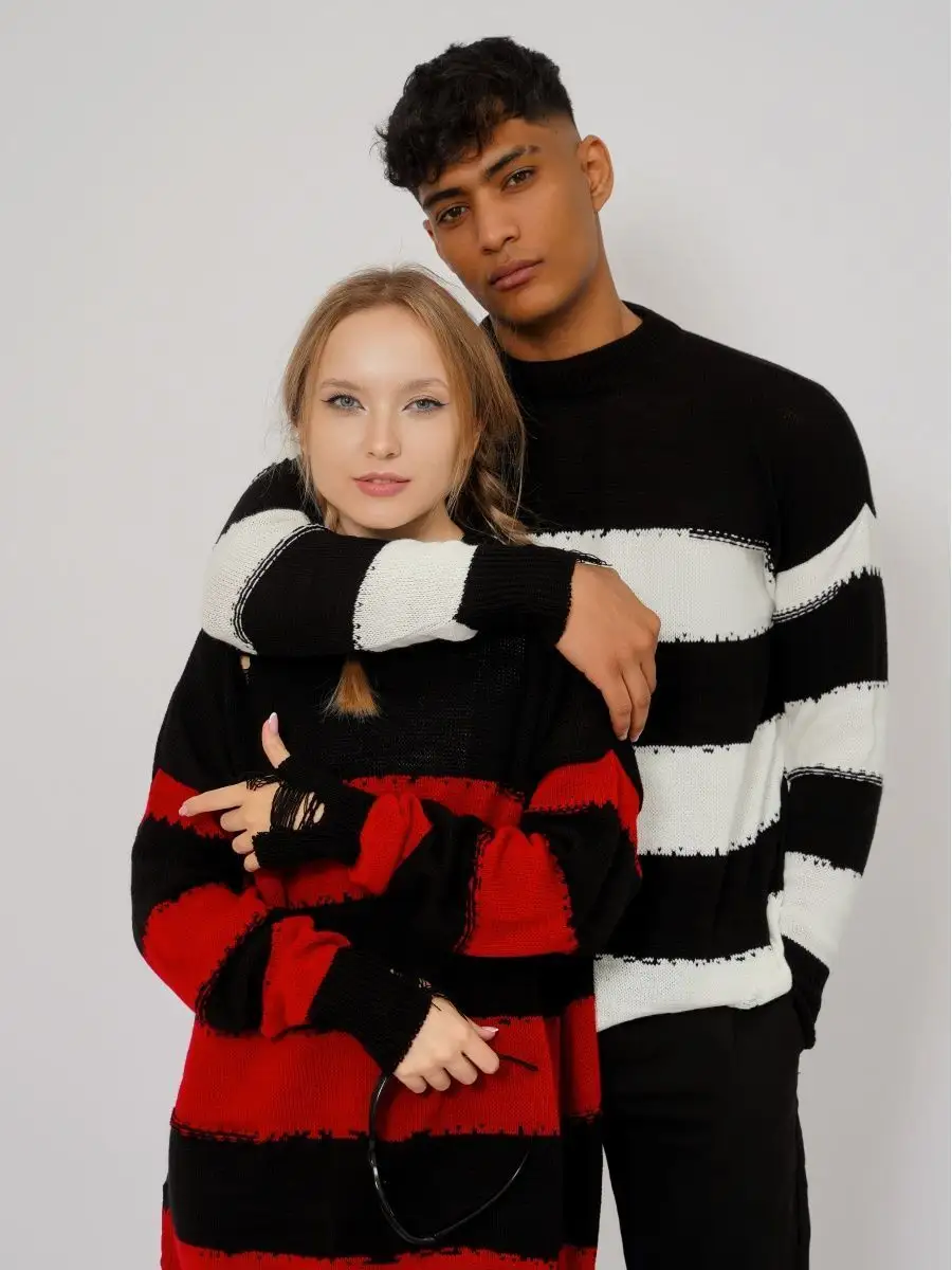 Свитера с радужной вязкой – идеальное средство против январской непогоды