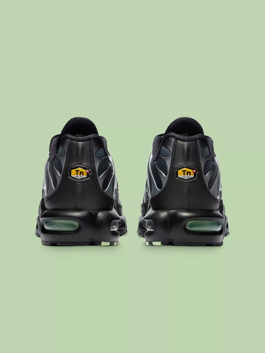 Green and gold air max outlet plus