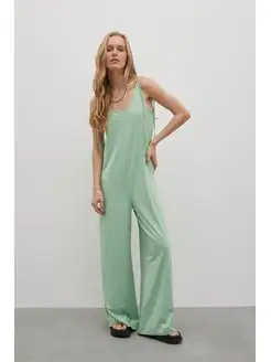 Комбинезон летний брючный с v-образным вырезом