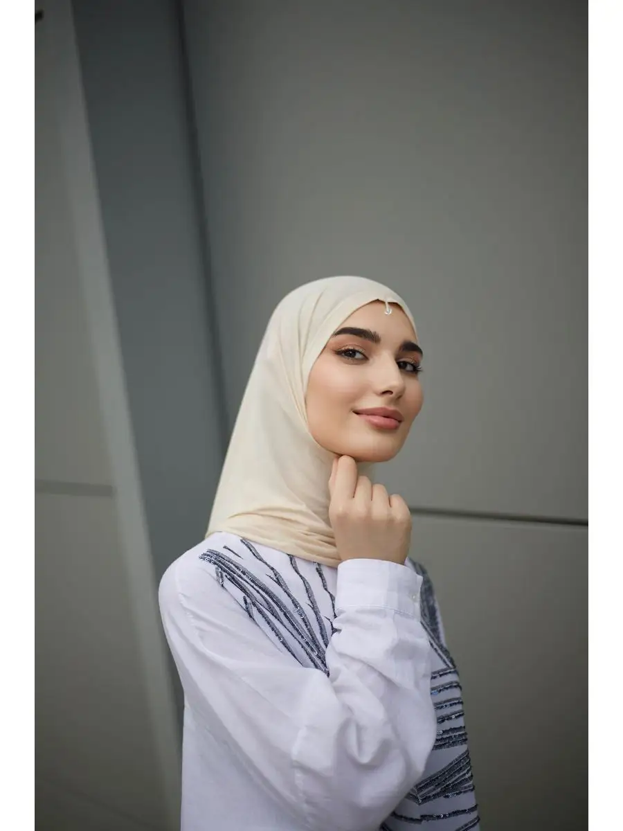 Хиджаб хорошо тянется но не растягивается тем самым может пойди под... хидж...