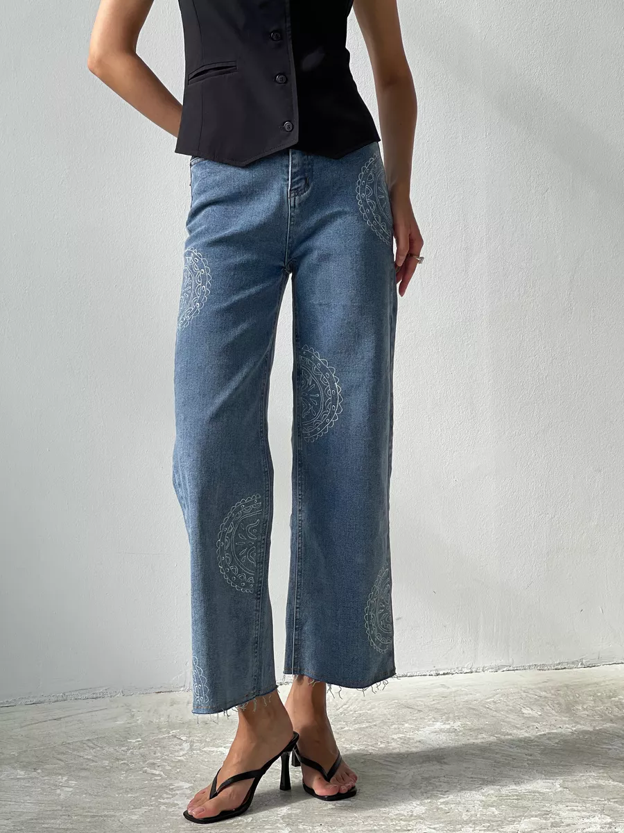 Теперь все хотят такие: трендовые джинсы 2023 как у Насти Ивлеевой