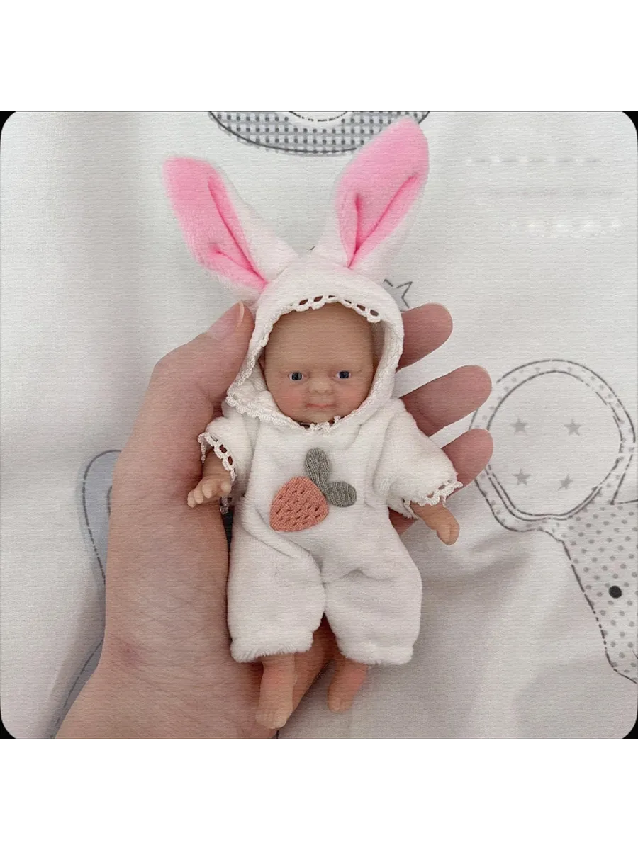 маленький голый мальчик