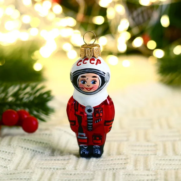 Елочная игрушка Космонавт 9 см стекло