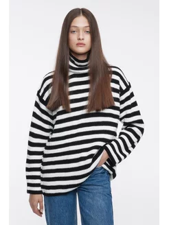 Свитер с горлом оверсайз в полоску