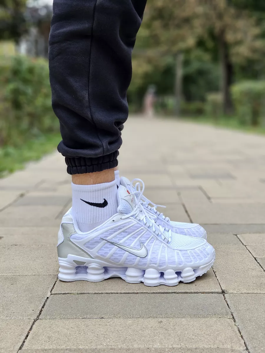 Nike air shox white hotsell