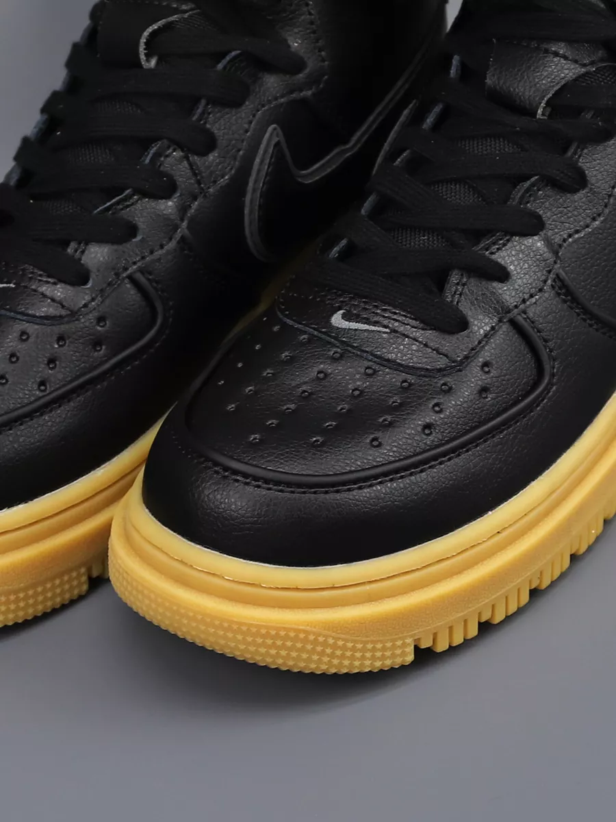 Nike air force 1 black sales with gum sole