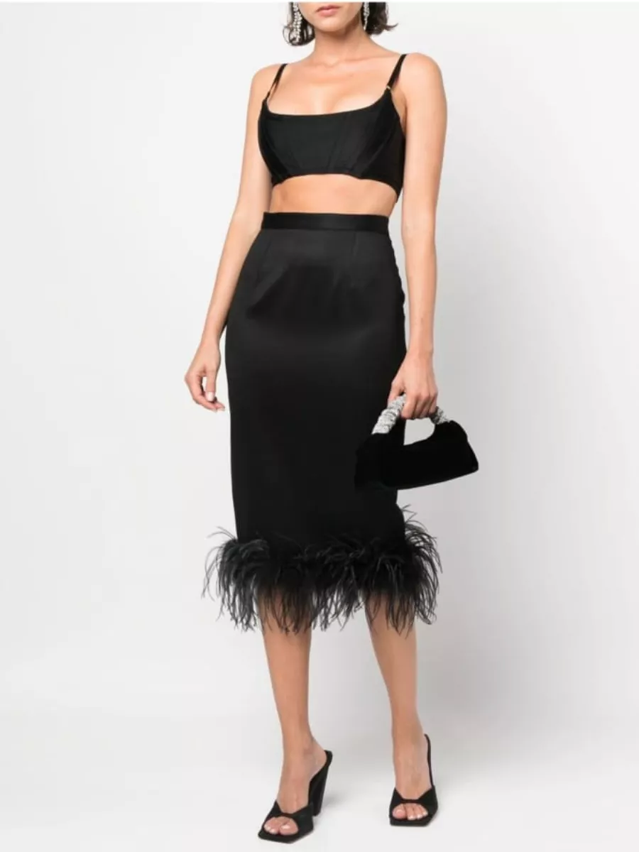 Прямая юбка декорированная страусиными перьями Модель интересной юбки с декором своими руками