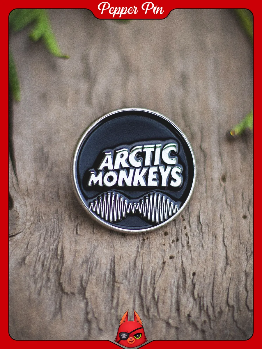 Металлический значок на рюкзак Arctic Monkeys