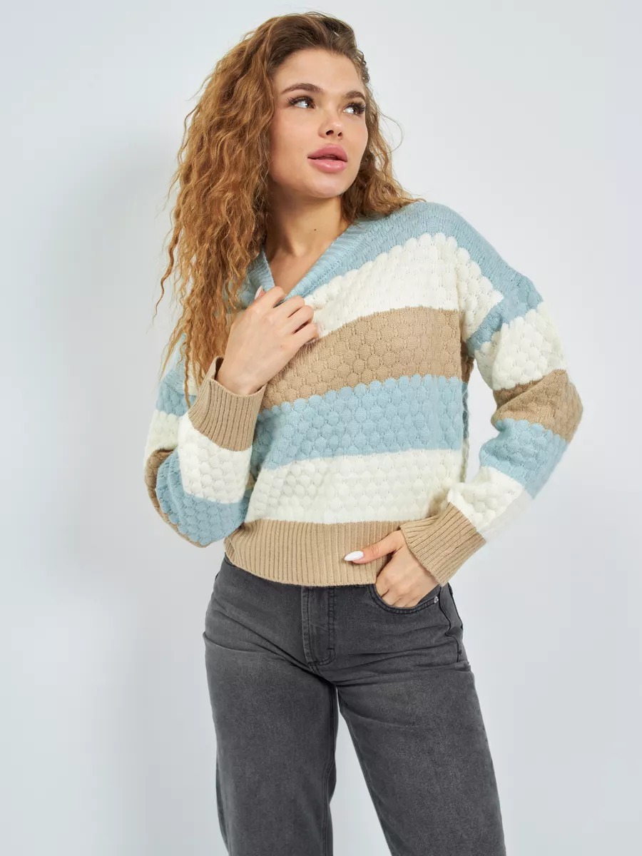 Вязаные свитера женские
