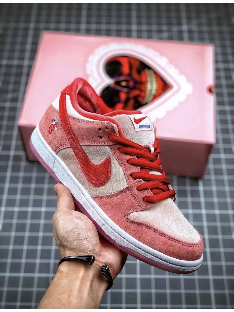 Nike SB Dunk Love