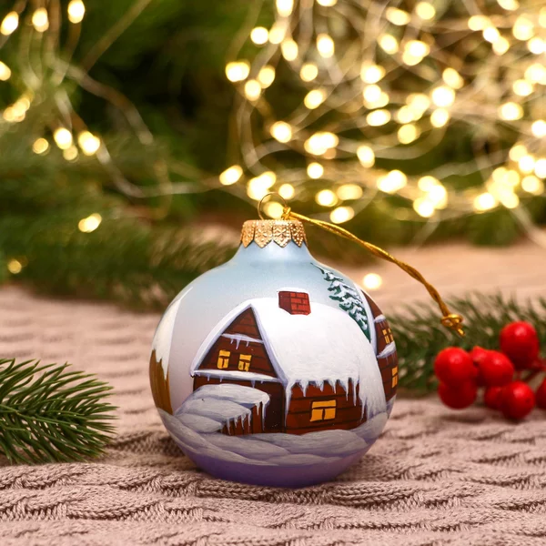 Елочный шар 8 см Деревушка ручная роспись