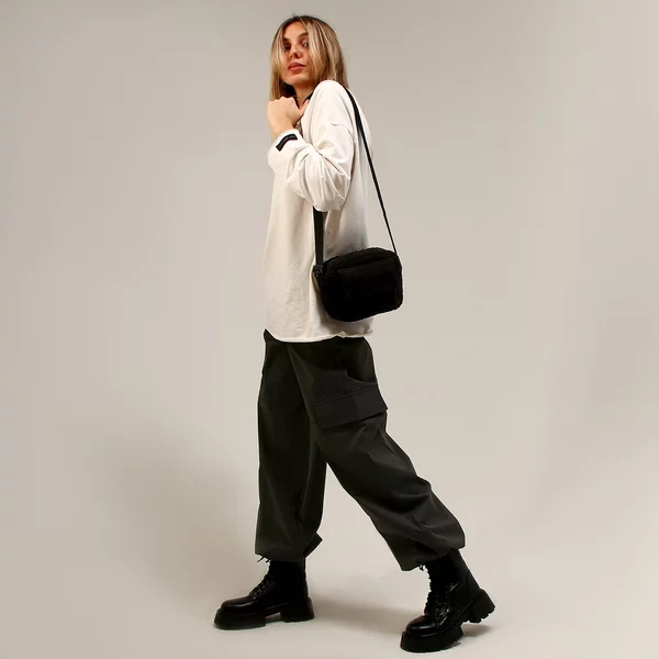 Плюшевая сумка тедди кросс-боди, цвет черный