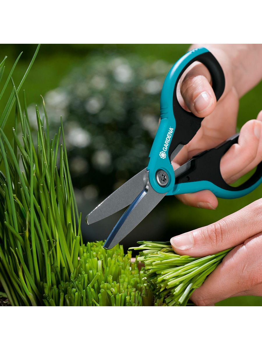 Ножницы садовые для стрижки травы. Gardena 12200. Ножницы Micro-Tip Gardena. Ножницы для стрижки деревьев и кустарников. Секатор для обрезки травы.