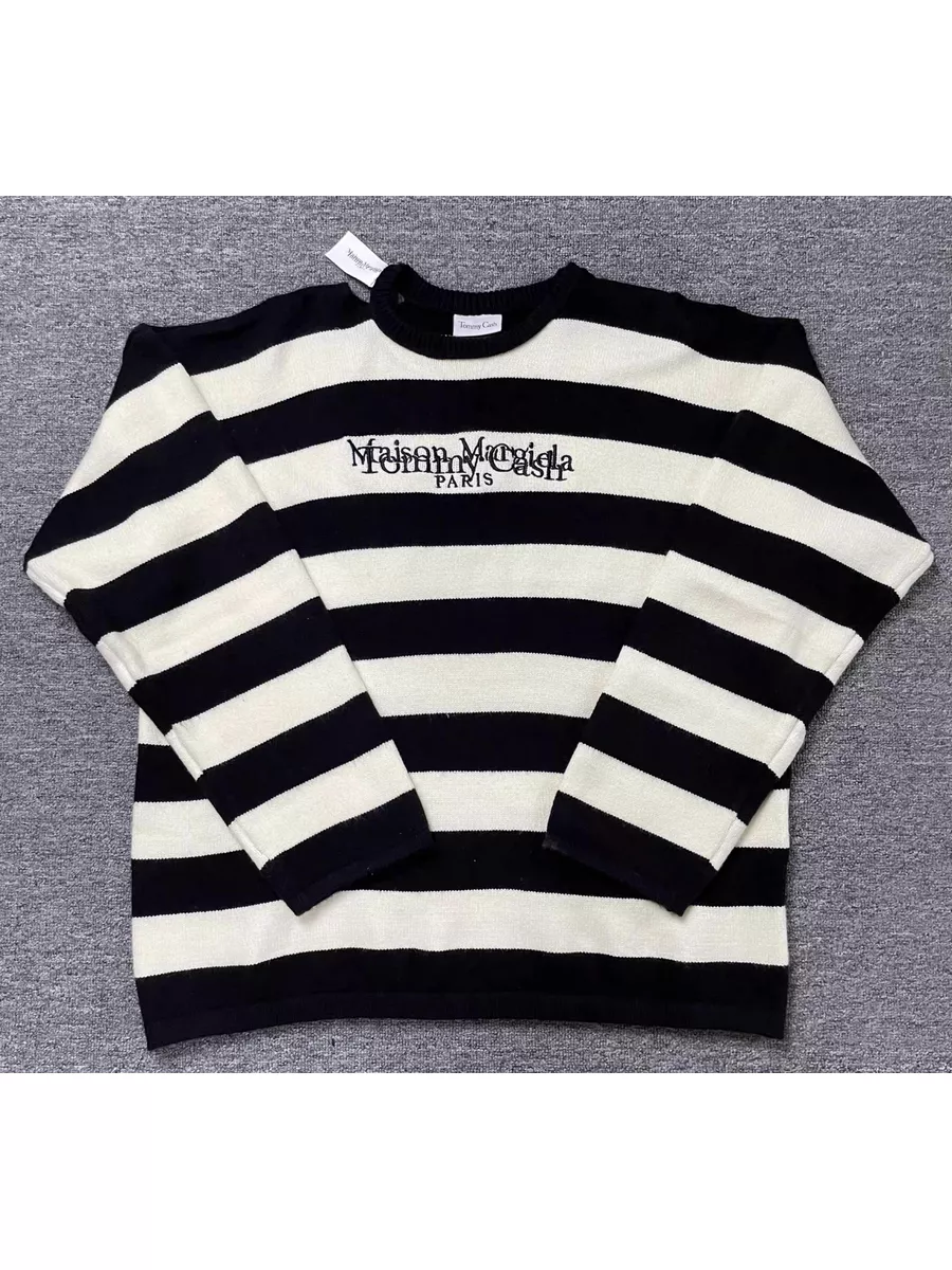 Қара жігіттердің тобыры ақ қызды традициялайды (құрастыру)